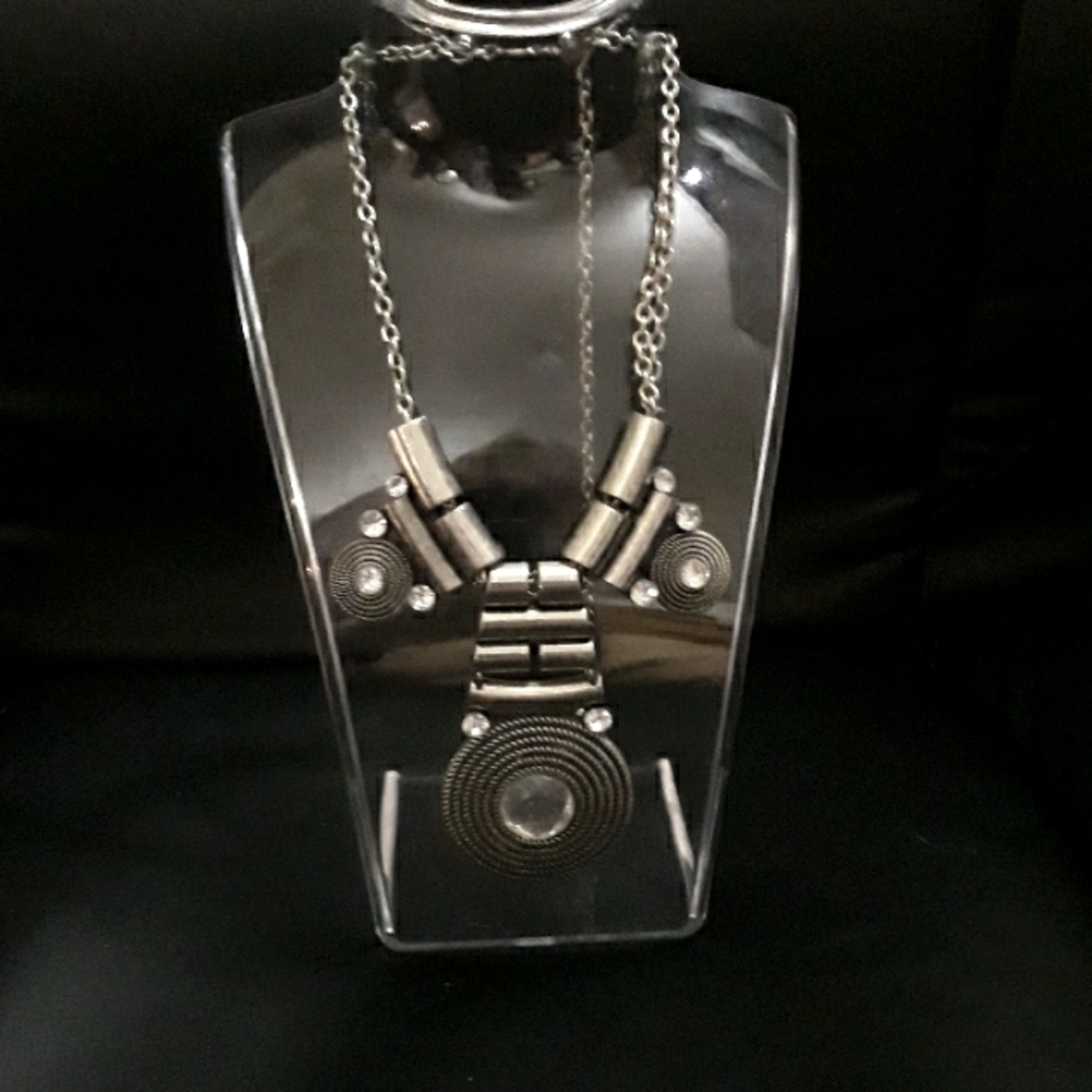Vintage Collection Silver Necklace with adjustable chain to wear short or long
